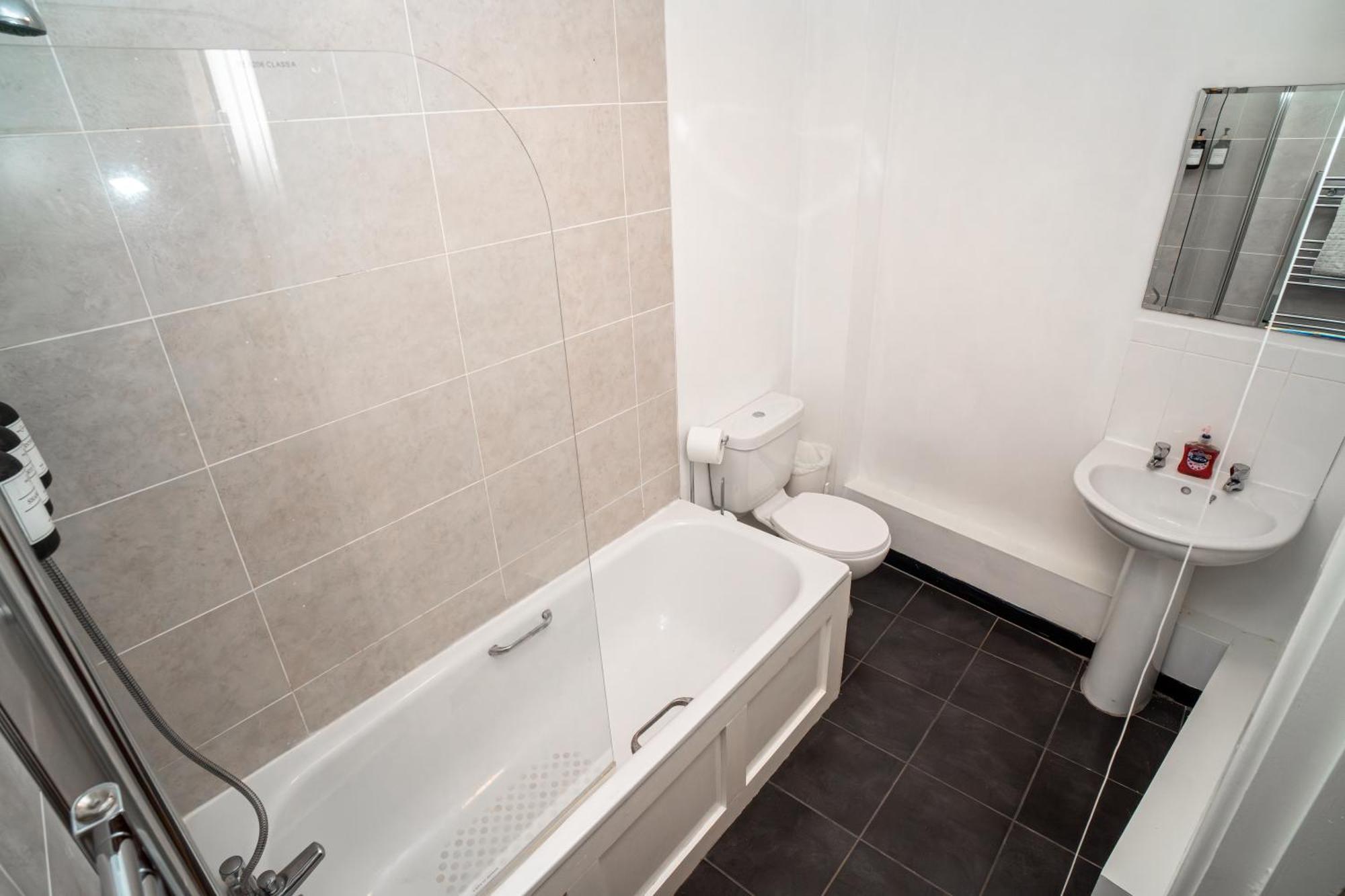 3 Bedroom Central Apartment In Belfast City Centre Exterior photo