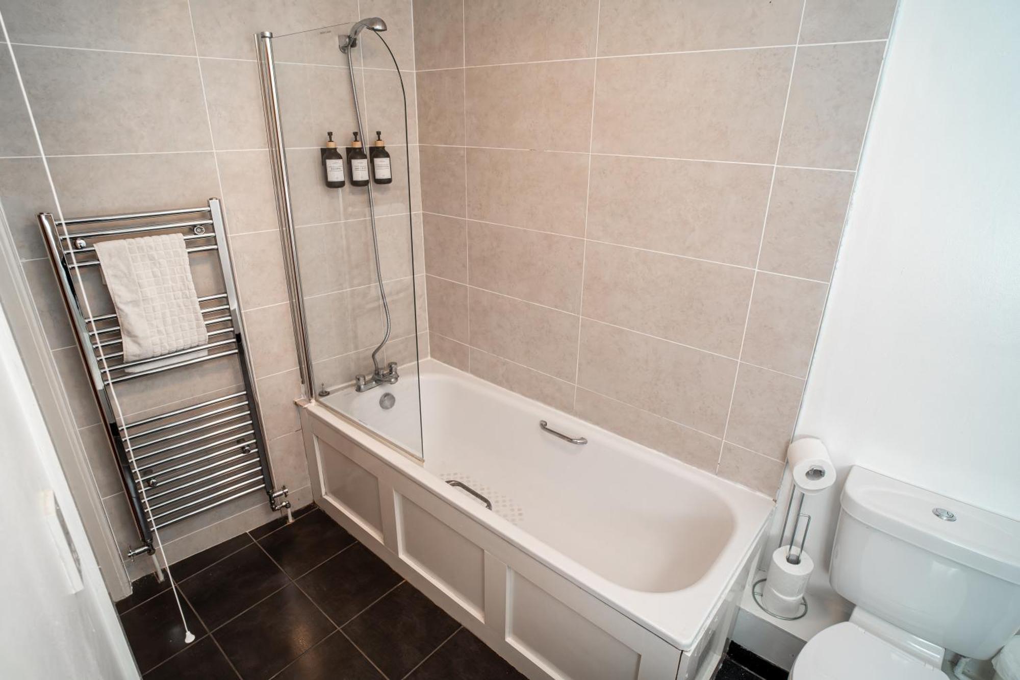 3 Bedroom Central Apartment In Belfast City Centre Exterior photo